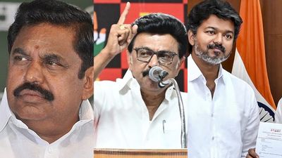 அமைதியாக காரியம் சாதிக்கும் விஜய்.. திமுக, அதிமுக எடுக்கும் ஒவ்வொரு முடிவும் தவெகவிற்கு சாதகமாகிறதா?