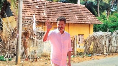 விஜய் பூர்வீகம் ராமநாதபுரம் மாவட்டம் முத்துப்பேட்டை  கிராமம்.. தாத்தா ரயில்வே ஸ்டேஷன் மாஸ்டர்