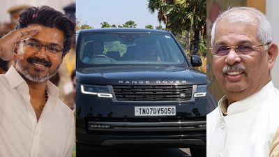 விஜயின் கருப்பு டிபெண்டர் கார் ரெடி.. 3.30 மணிக்கு கவர்னர் உடன் சந்திப்பு.. நாளை பதவியேற்பு?