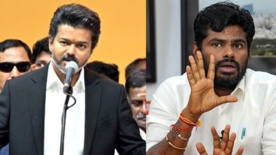 அதே டெய்லர்.. அதே வாடகை.. மரு மட்டும் ஒட்டிக்கொண்டு வந்த ஏமாற்று வேலை! விஜய் மீது அண்ணாமலை அட்டாக்