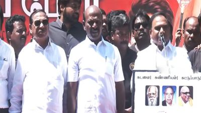 அரசியலில் வெட்கமில்லாத இருவர் சேர்ந்து ஆட்சி.. நாங்கள் ஏன் வருந்தணும்.. விஜய்யை விளாசிய ஆ ராசா