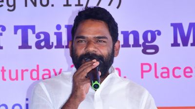 திமுகவில் இன்று இணைகிறார் பனையூர் பாபு.. தனியா இல்ல.. விசிகவில் இருந்து கிளம்பும் பெரும் படை!