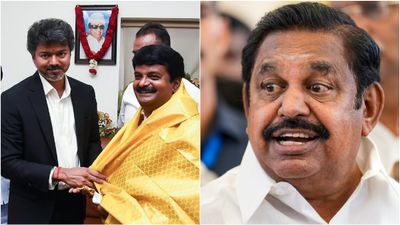 தவெகவில் இணையும் 5 மாஜி அமைச்சர்கள், 8 எக்ஸ் எம்எல்ஏ, 10 மாவட்டச் செயலாளர்கள்.. காலியாகும் அதிமுக! 