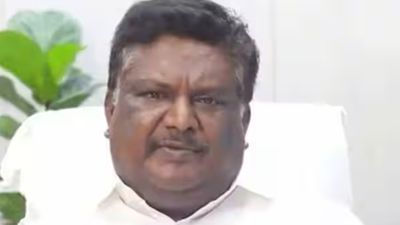 முன்னாள் அமைச்சர் சிவசங்கருக்கு சிக்கல்.. வேலை வாங்கி தருவதாக ரூ.23 லட்சம் மோசடி செய்ததாக புகார்