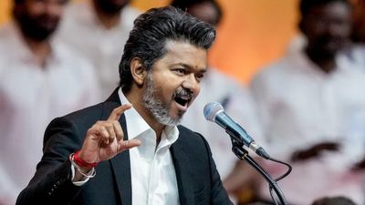 முதலமைச்சராக முதல் பிறந்தநாளை கொண்டாடும் விஜய்.. நாளை சட்டசபையில் வெளியாகிறது ‘மேஜர்’ அறிவிப்பு?