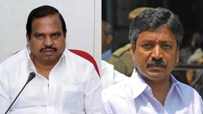 சி.வி.சண்முகத்துக்கு பல்வேறு பொறுப்புகளை பிச்சை போட்டதே எடப்பாடி பழனிசாமிதான்: அக்ரி கிருஷ்ணமூர்த்தி