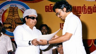 எம்ஜிஆரின் வாரிசு.. பாக்யராஜ் தொடங்கிய அரசியல் கட்சி.. கனவை கலைத்த மக்கள் 