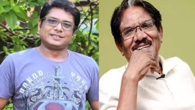 மனோஜின் காலை நள்ளிரவில் அமுக்கிய டைரக்டர் பாரதிராஜா.. 