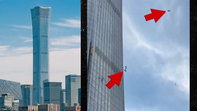 சீனாவில் டிவின் டவர் சம்பவமா? பெய்ஜிங்கின் CITIC Tower மீது விமானம் மோதியது! பரபர வீடியோ