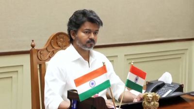 கிடைக்கிற கேப்பில் எல்லாம்.. அடிச்சு தூக்கிய விஜய்.. வடக்கின் அஸ்திவாரத்தையே ஆட்ட போகும் பிளான்