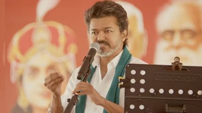 நேர்மையாக செயல்படுங்கள்.. இல்லைன்னா தொலைச்சிடுவேன்! நகராட்சி அதிகாரிகளுக்கு விஜய் எச்சரிக்கை