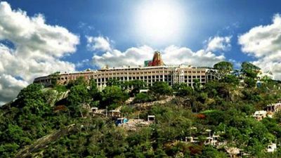 முருகா எல்லாம் உனக்குத் தான்.. பழனி கோவிலில் கொட்டிக் கிடந்த தங்கம்! அள்ள அள்ள குறையாத வெள்ளி! 