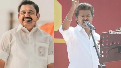 ஐசியூவில் அதிமுக.. ஆபரேசனுக்கு தயாராவாரா எடப்பாடி? குறுக்கே ஆம்புலன்ஸோடு விஜய்! பரபர பாலிடிக்ஸ்