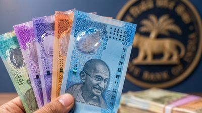 ஜூன் 30 முதல் காகித நோட்டுகள் செல்லாதா? ரூ.700 பிளாஸ்டிக் கரன்சி வதந்தி.. ரிசர்வ் வங்கி சொல்வது என்ன