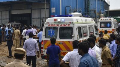 அமோனியா கேஸ் கசிவால் இறந்தவர்களின் எண்ணிக்கை 9 ஆக உயர்வு! அரசு மருத்துவமனைகளில் மரண ஓலம்!