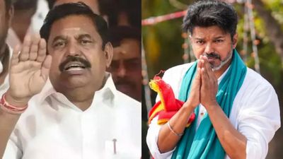 சீட்டுக் கட்டாய் சரியும் அதிமுக.. 3 பேருமே பெரிய தலைக்கட்டாச்சே! தவெகவுக்கு தாவும் அதிமுக தலைகள்! 