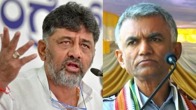 அமைச்சர் பதவிக்கு குட்பை? பெங்களூர் வளர்ச்சி துறையின் பல்லை பிடுங்கிய டிகே சிவக்குமார்.. கிருஷ்ணபைரே கவுடா அதிருப்தி