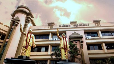 முஸ்லீமாக மாறியவருக்கு BC சான்றிதழ் ரத்து.. மதமாற்ற தடைச்சட்டத்திற்கு  தவெக துணை? திமுக கேள்வி 