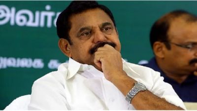 அதிமுக என்னும் மாபெரும் மதில் இடியும் போதும்.. மௌனம் காக்கும் எடப்பாடி.. ஒரு வார்த்தை பேசலையாமே!
