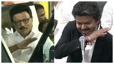 நேற்று சைகைக்கு எச்சரிக்கை விடுத்த சபாநாயகர்.. இன்று 'பினிஷிங்' சைகை காட்டிய விஜய்!