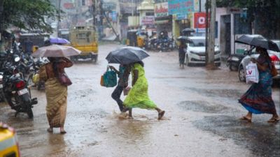 அடுத்த 48 மணி நேரத்திற்கு விடாது வெளுக்கப்போகும் கனமழை.. வானிலை மையம் தந்த முக்கியமான அலர்ட்! 