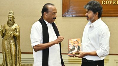 “தவெக ஆட்சி அமைந்ததிலிருந்து கமிஷன், கரெப்ஷன் என்ற பேச்சுக்கே இடமில்லை”.. விஜய்யை புகழ்ந்த வைகோ!