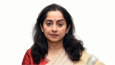 RN ரவி மகளின் அடடே விளக்கம்.. டாலருக்கு எதிராக 100ஐ தொட்ட ரூபாயின் மதிப்பு! வெறும் நம்பர்தானாம்