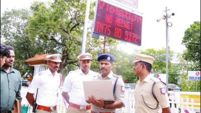 நாகர்கோவிலில் ஹெல்மெட் போடாமல் போனால்.. வீடு தேடி வரப்போகும் அபராதம்.. வந்தது ஏஐ கேமரா