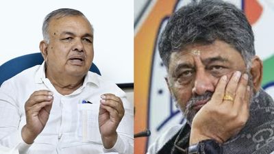 டிகே சிவக்குமாருக்கு முதல் அடி! பதவியேற்ற 2 நாளில் கர்நாடகா சீனியர் அமைச்சர் ராமலிங்க ரெட்டி ராஜினாமா