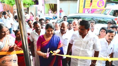 அதுக்கு நீங்கள் திமுகவுக்கு ஓட்டு போட்டிருந்திருக்கணும்? கனிமொழியின் பேச்சால் அதிர்ந்த பெண்!