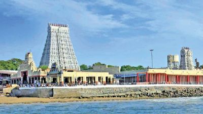 திருச்செந்தூர் கோவில் சிறப்பு தரிசன டிக்கெட் முறைகேடு .. புகாரில் சிக்கியவர்கள் நிம்மதி