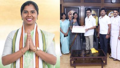 திமுகவில் இணைந்த காங்கிரஸ் தேசிய நிர்வாகி ஸ்ரீநிதி.. கட்சியினர் மீது கடும் குற்றச்சாட்டு!