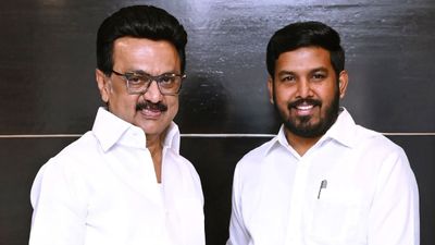 ஆளூரின் அறிவாலய கனவு.. மண்ணைப் அள்ளிப் போட்ட துரையார்! தனிக்கட்சி பின்னர் கூட்டணி! பரபர ப்ளான்!