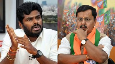 அந்த ‘4’ ஓல்டு ஸ்டூடண்ட்ஸ்.. என்னை ஒதுக்கி ஓரம் கட்டிட்டாங்க! நபினிடம் கொட்டித் தீர்த்த அண்ணாமலை! 