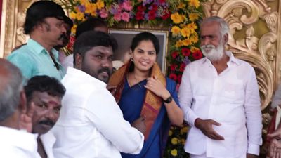 தற்குறி கூட்டம், கவர்ச்சி கூட்டம்.. எல்லாத்துக்குமே திமுக காரணமா.. சென்னை மேயர் பிரியா கேள்வி