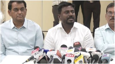 தமிழக பள்ளிக்குள் சாதி, மத அடையாளங்களுக்கு இடமில்லை.. நேரடியாகவே சொன்ன அமைச்சர் ராஜ்மோகன்!