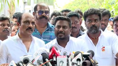 பாரதிராஜா உடலுக்கு சொந்த ஊரில் இறுதி சடங்கு.. அரசு மரியாதையுடன் நல்லடக்கம்! அமைச்சர் ராஜ்மோகன் தகவல்