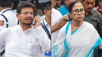 திரிணாமுல் காங்கிரஸ் தலைவர் பதவியில் இருந்து மம்தா பானர்ஜி நீக்கம்.. ரிதப்ரதா அணியினர் அறிவிப்பு!
