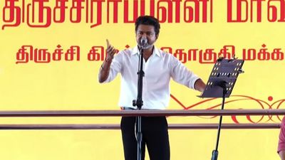 6 மாசம் அமைதியா இருப்போம்னு சொன்னவங்க! 6 நாள் கூட இருக்க முடியலை! விஜய் தாக்கு