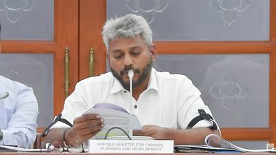 தமிழகத்தின் தனிநபர் ஒவ்வொருவர் மீதும் ரூ 1,28,934 கடன்! வெள்ளை அறிக்கையில் மரிய வில்சன் தகவல்