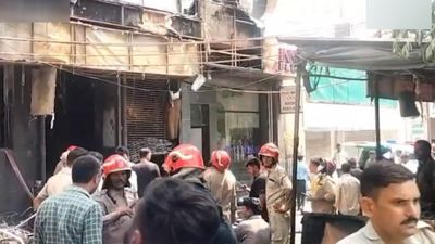 டெல்லியில் பயங்கரம்! முதலில் பேஸ்மென்ட்டில் வெளியேறிய கரும்புகை! அடுத்த சில நிமிடங்களில் 20 பேர் பலி 