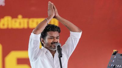 விஜய்க்கு அடுத்த அக்னி பரிட்சை.. அமைச்சர்களுக்கு முக்கிய அசைன்மெண்ட்! இடைத் தேர்தலுக்கு ரெடியான தவெக