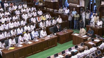 tamil nadu assembly session live: பரபரப்புடன் தொடங்கும் தமிழக சட்டமன்றம்! நெருக்கடியில் விஜய்!