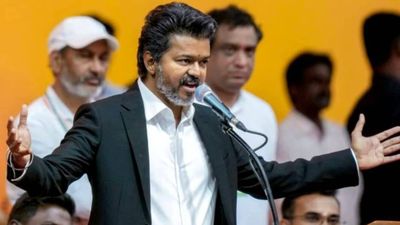 முதல்வரான பின், விஜய்யின் முதல் பிறந்தநாள்! வாசகர்கள் கமெண்ட் பண்ணுங்க