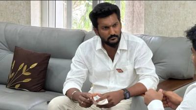 Sarathkumar: பழைய விஷயத்தை பிடித்து ஏன் தொங்குறீங்க! தவெக நினைத்தால் என்ன நடக்கும்? சீறிய பிரமுகர்!