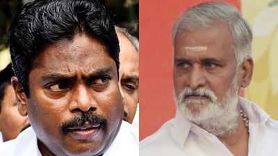 திமுகவின் ஆபரேஷன் சென்னை.. கையிலெடுத்த சேகர்பாபு.. அதிமுக மாஜி பெஞ்சமினுடன் திடீர் சந்திப்பு! 