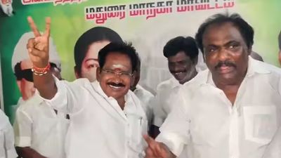 அதிமுகவில் இருந்து விலகி தவெகவில் இணைகிறாரா செல்லூர் ராஜு? பேச்சே கிடையாது.. விரலிலேயே சிக்னல்!