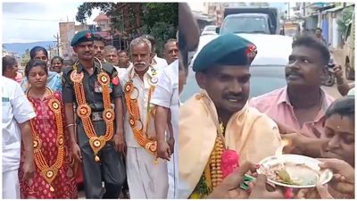 நாட்டின் உயர்ந்த கீர்த்தி சக்கரா விருது வென்ற தேனி ராணுவ வீரர்.. நெகிழ வைத்த ஊர் மக்கள்