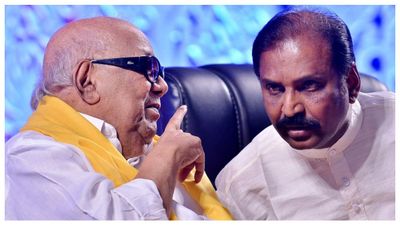 Vairamuthu: கருணாநிதியின் 103-வது பிறந்தநாள்.. கவிதையால் புகழாரம் சூட்டிய வைரமுத்து
