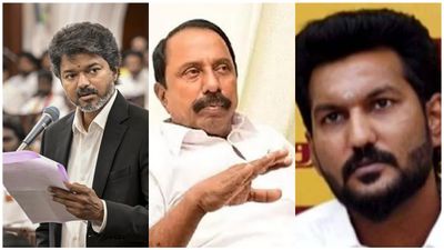 விஜய்க்கு ஒரே நாளில் மூன்று சிக்கல்.. ஒன்றுக்கு 'அவரே' காரணம்.. மற்ற இரண்டும் அமைச்சர்கள் 